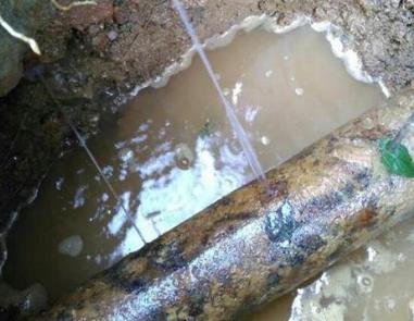 唐山市楼顶渗水维修公司分享下地暖漏水的原因及检测方法。